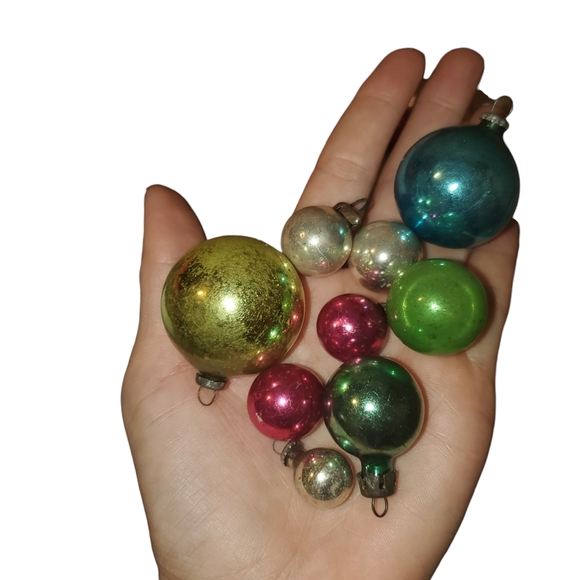 Assorted Vintage Glass Christmas Ornaments - Picture 4 of 10